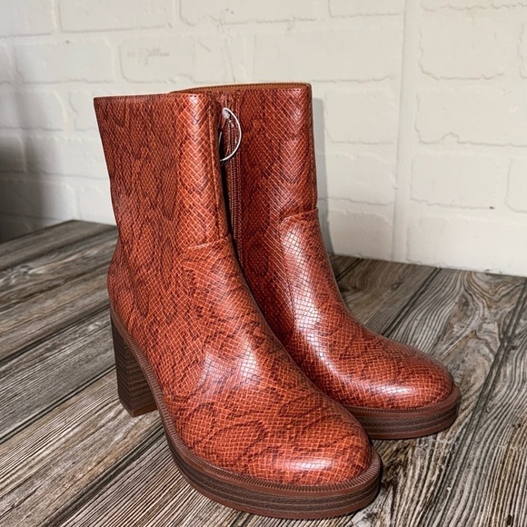 Universal Thread boots Jenna faux leather reptile snake burnt brownish color 7.5 - Picture 2 of 6